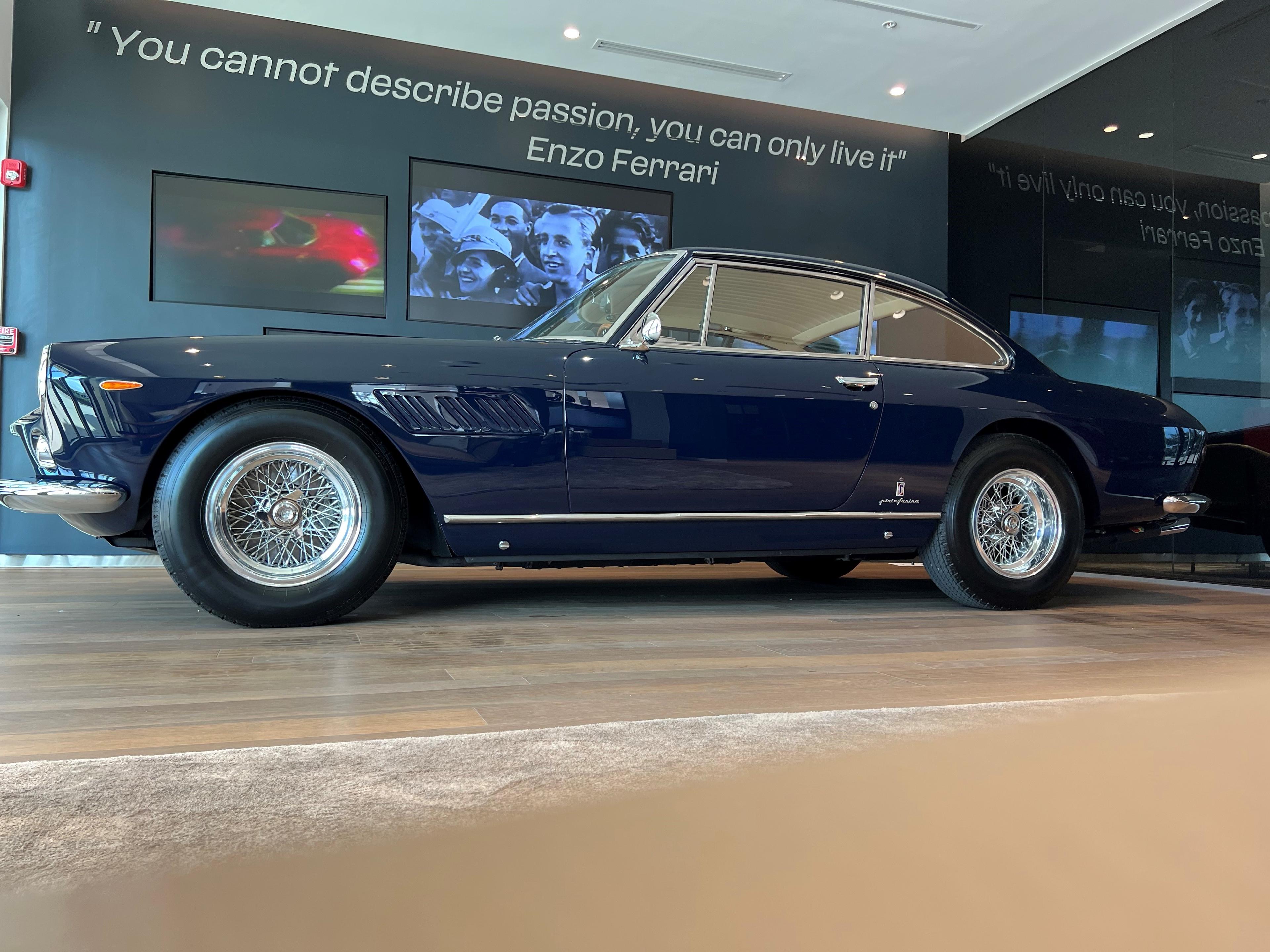 Ferrari 330 2 + 2
